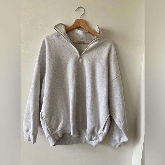 SOLD Aritzia TNA mega 1/4 zip sweatshirt - Picture 1 of 3